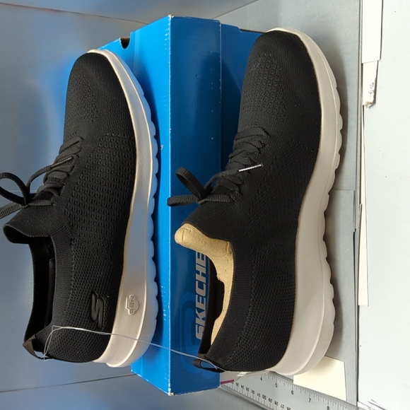 Skechers Shoes - BNIB Skechers woman’s size 11 Black